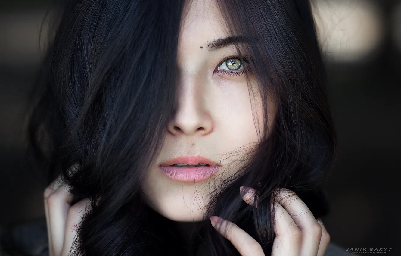 Photo wallpaper look, close-up, face, background, model, portrait, hands, makeup