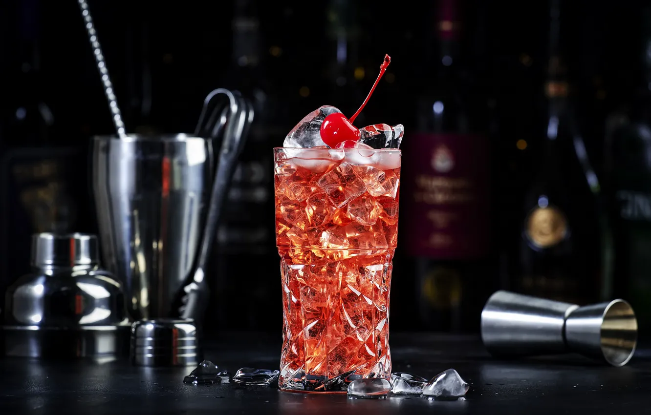 Photo wallpaper cherry, berries, the dark background, table, wine, glass, bottle, alcohol