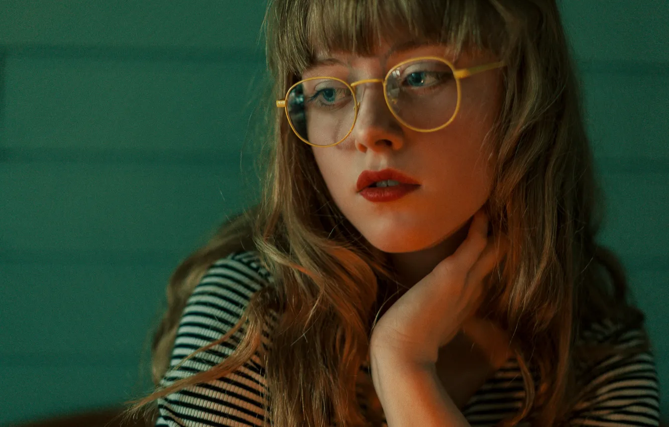 Photo wallpaper girl, face, mood, hair, glasses