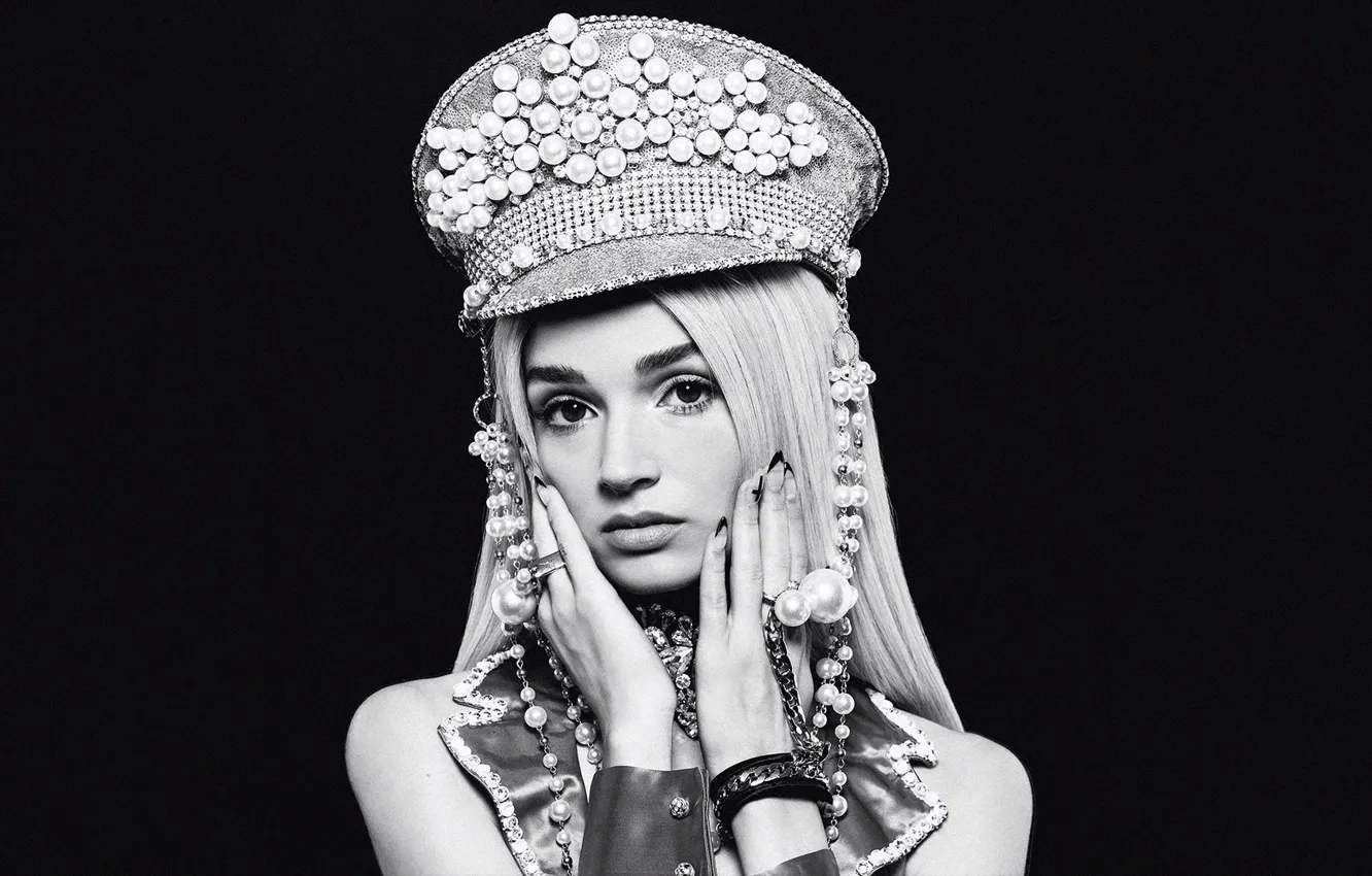 Photo wallpaper girl, hat, ring, chain, pearl, bracelet, singer, poppy