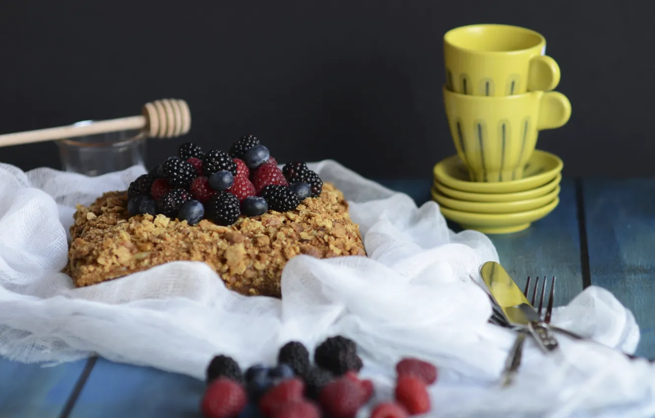 Photo wallpaper berries, raspberry, blueberries, Cup, cake, dishes, wood, BlackBerry