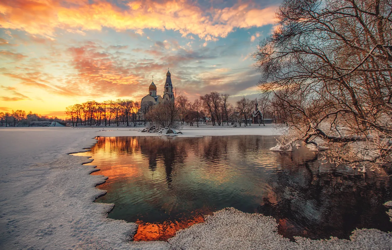Photo wallpaper Saint Petersburg, Sestroretsk, Church of the Holy apostles Peter and Paul, The dawn before Christmas