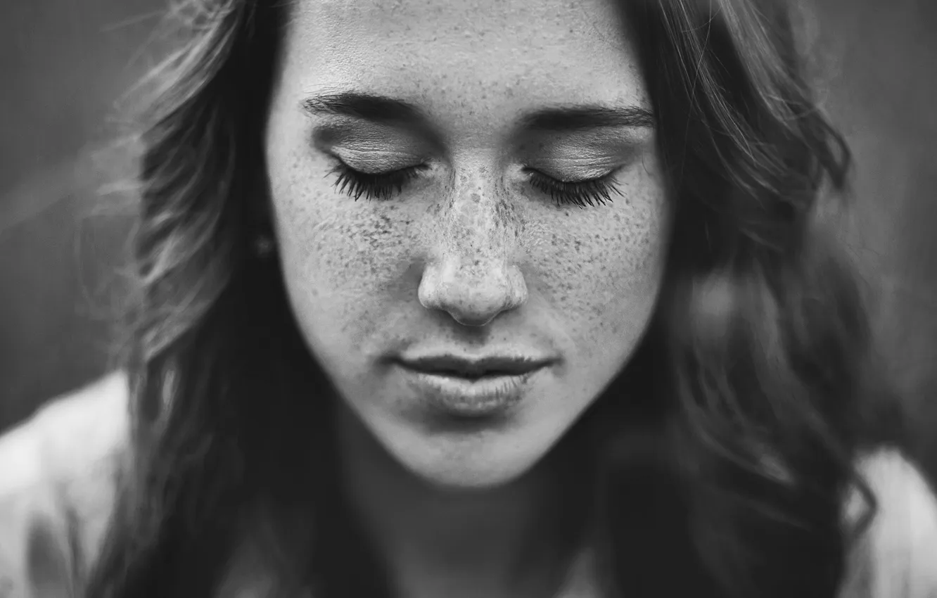 Photo wallpaper girl, portrait, freckles, black and white