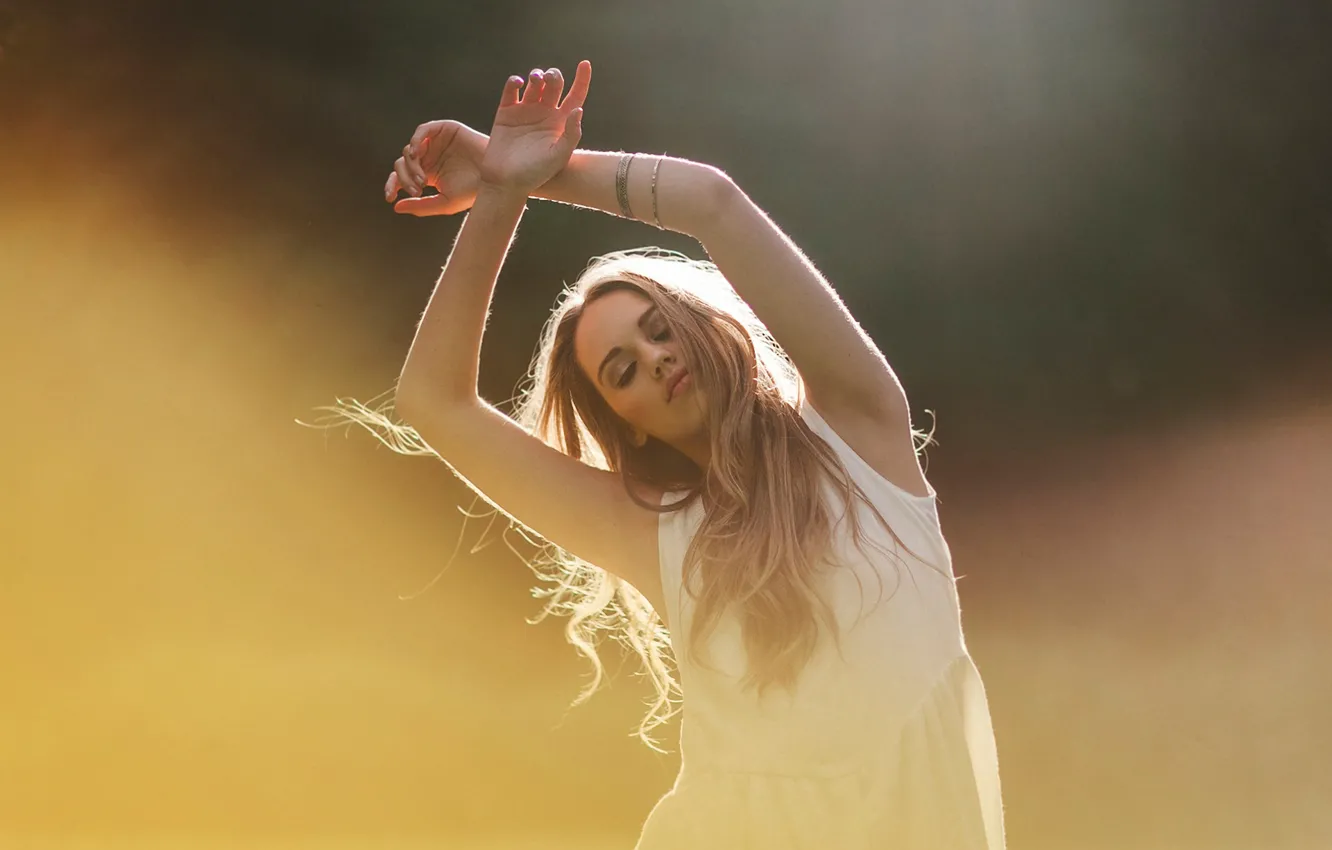 Photo wallpaper girl, blonde, bracelet, curls