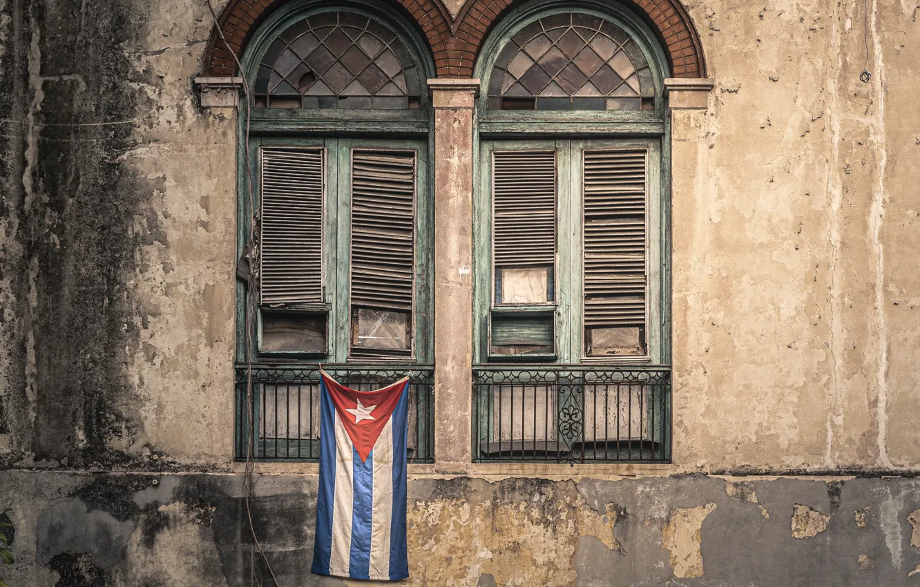 Photo wallpaper the city, house, flag, Cuba