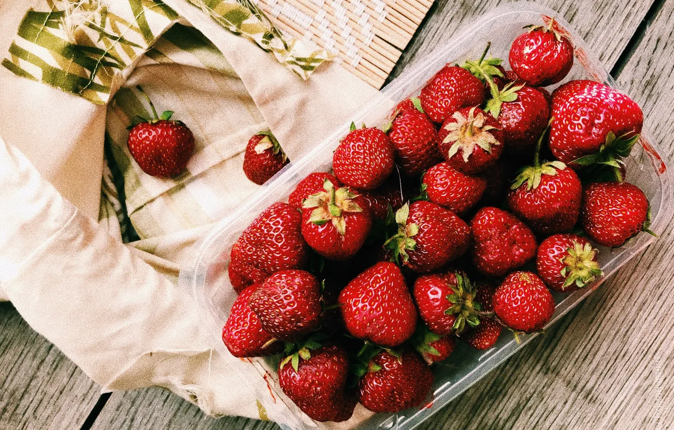 Photo wallpaper berries, table, Board, towel, strawberry, container, tray, napkin