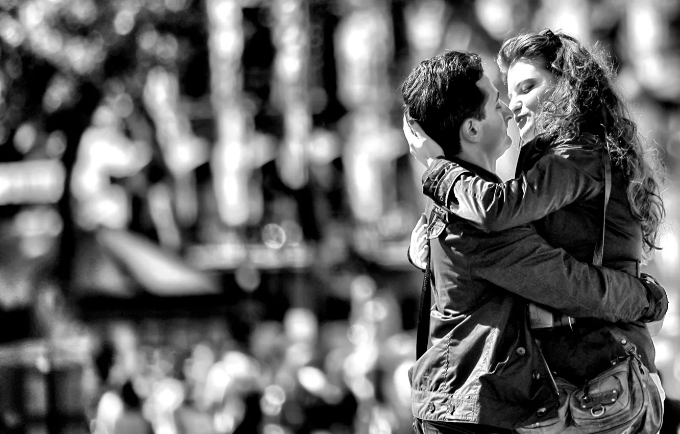 Photo wallpaper girl, love, blur, hugs, black and white, guy