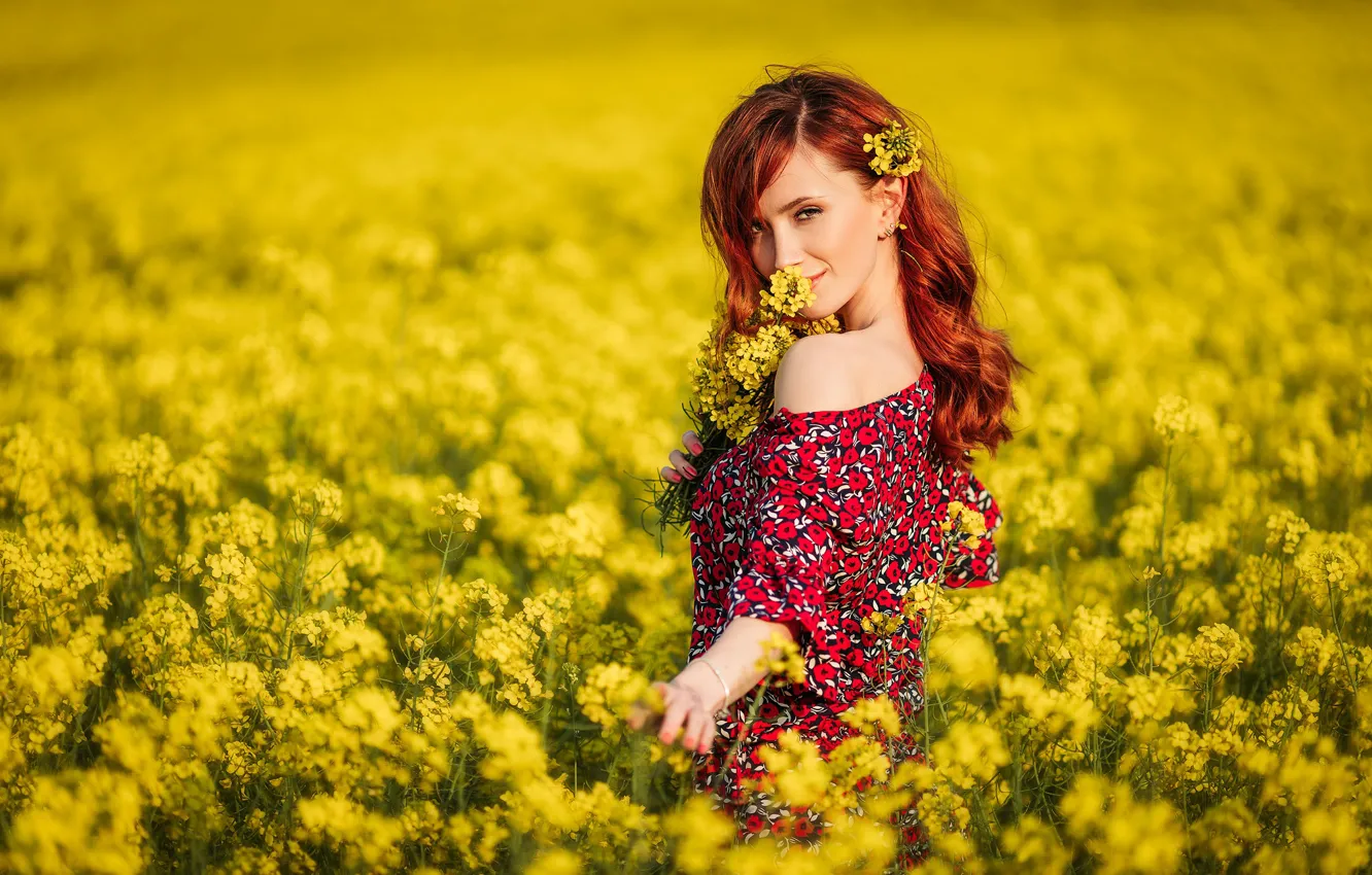 Photo wallpaper field, summer, look, girl, mood, red, shoulders, redhead