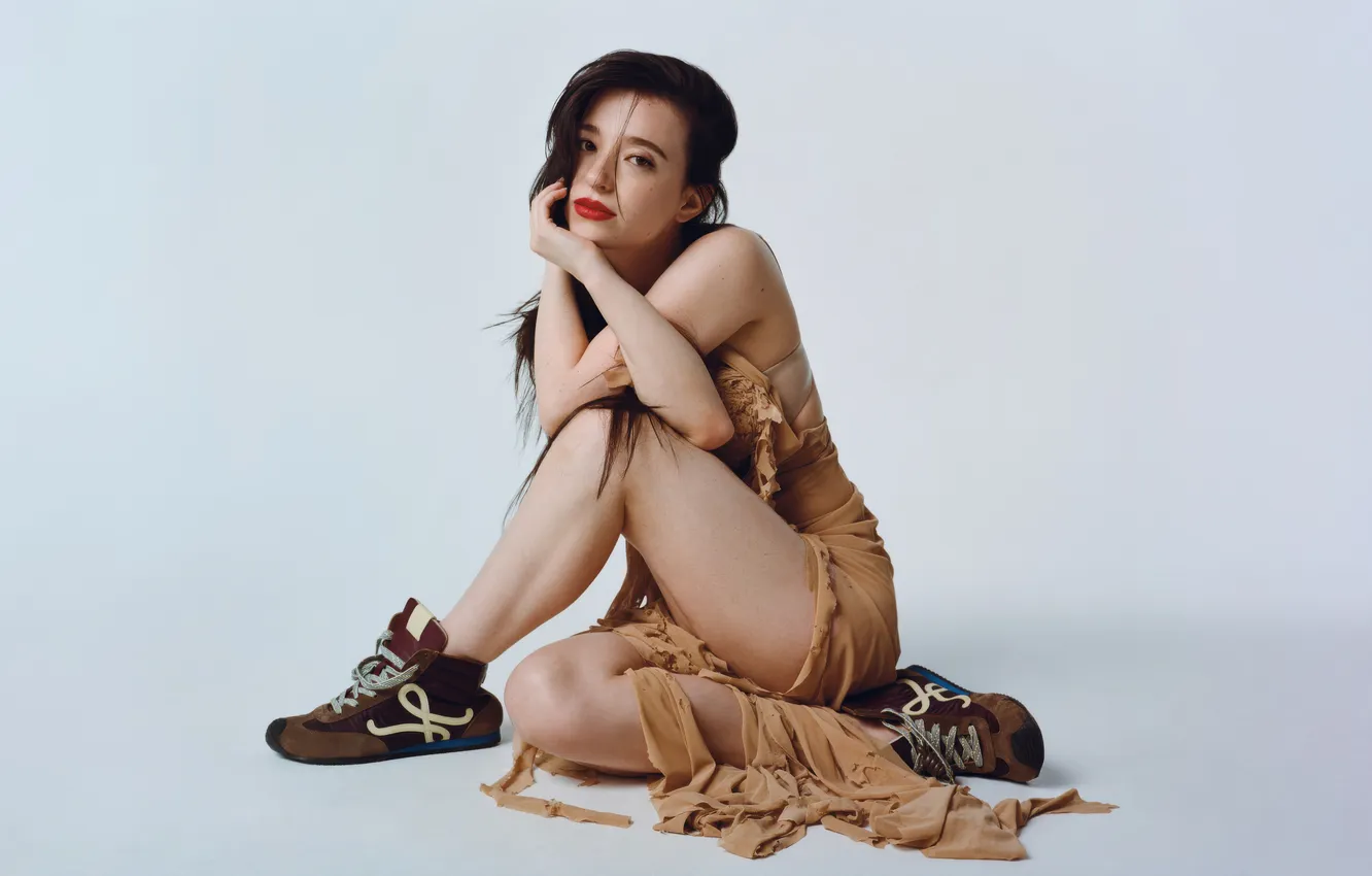 Photo wallpaper Magazine, WWD, Mikey Madison