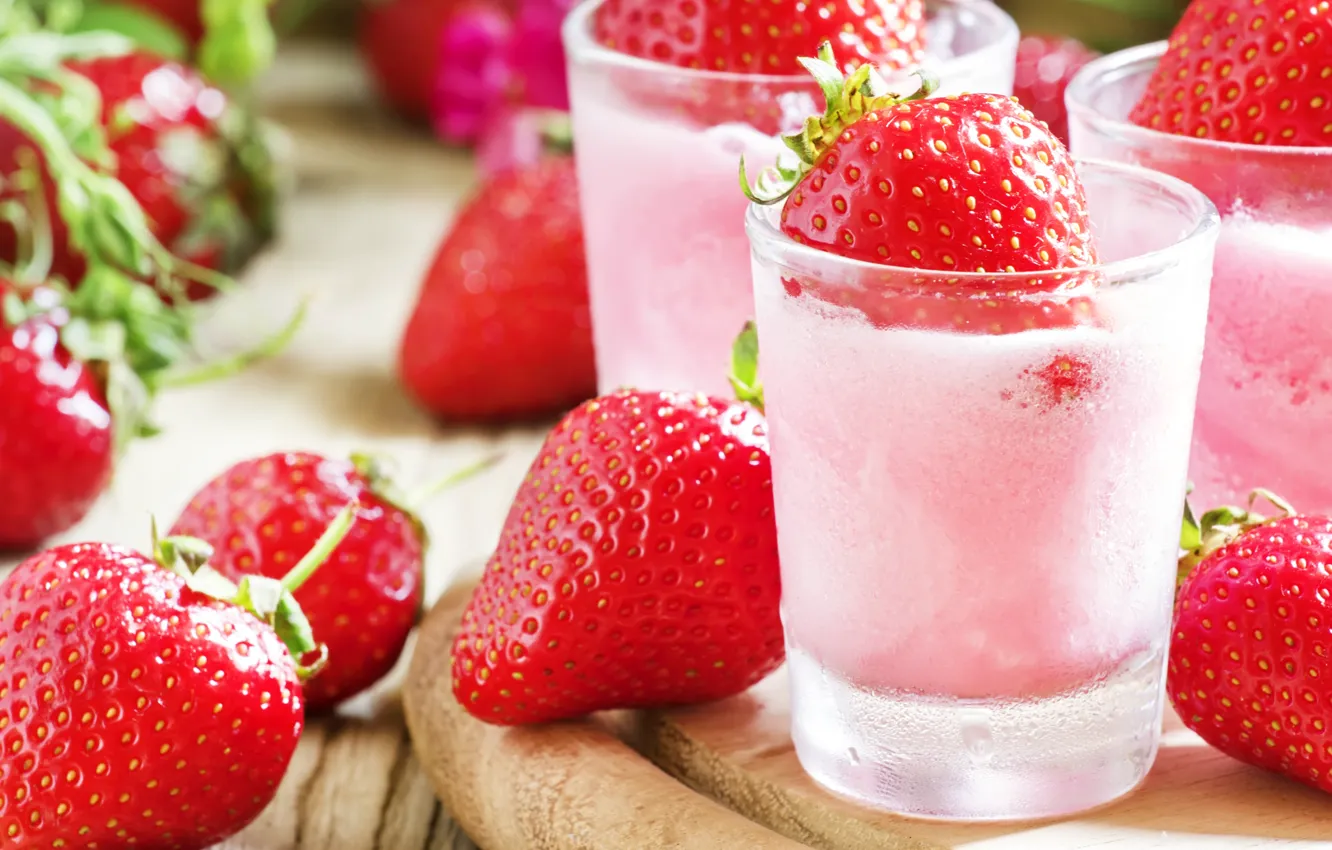 Photo wallpaper berries, strawberry, glasses, drink, smoothies