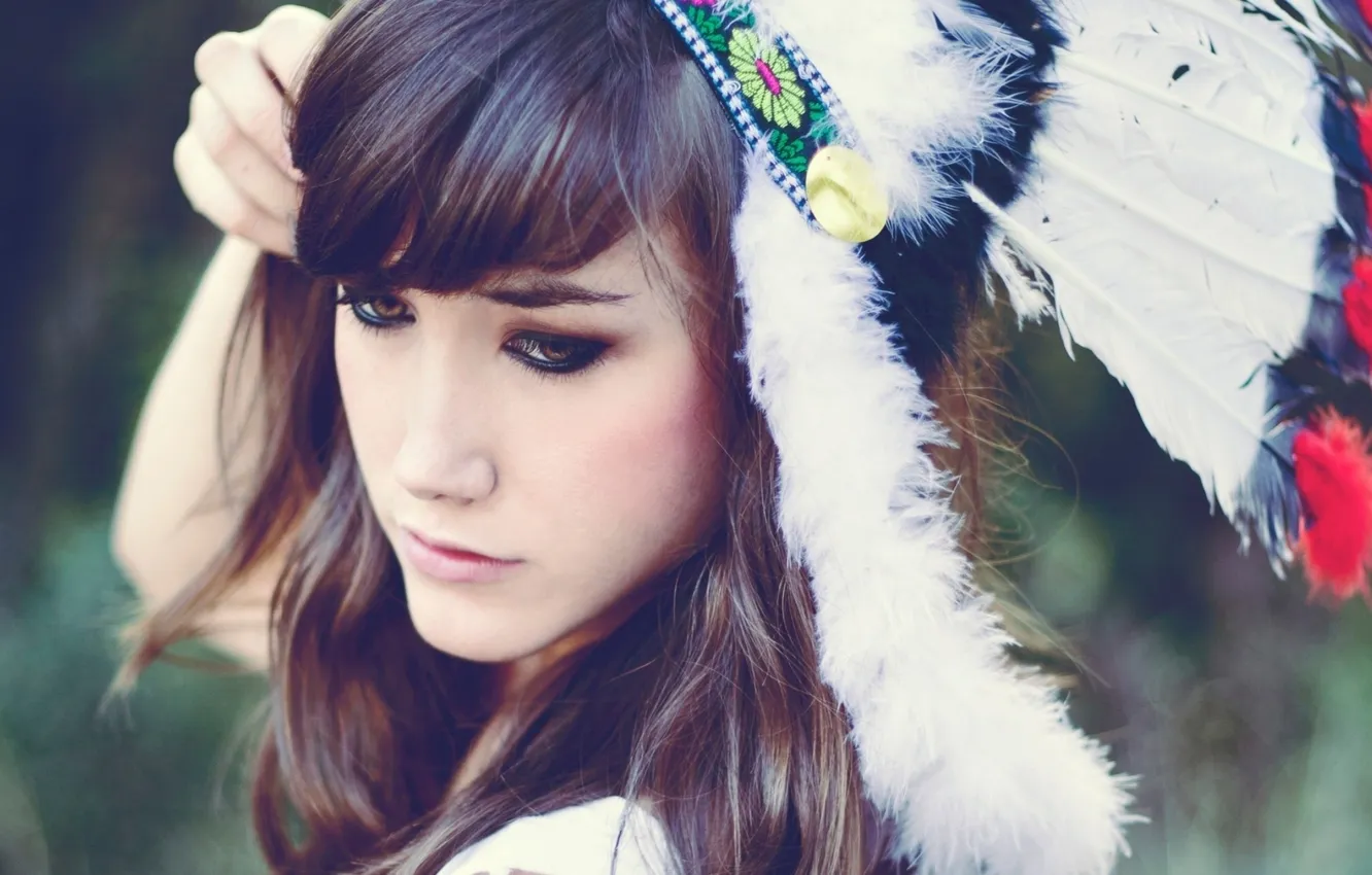 Photo wallpaper feathers, face, makeup, Marta Aragones