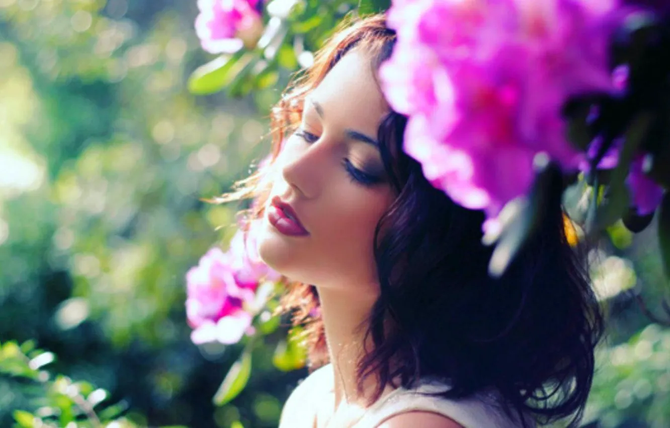 Photo wallpaper portrait, brunette, girl, flowers, the sun