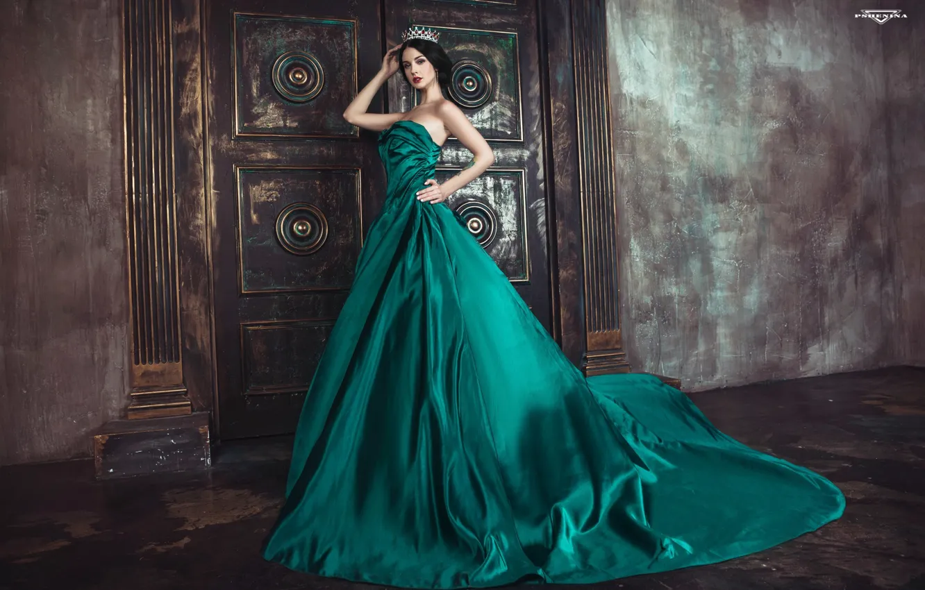 Photo wallpaper Gothic, model, Queen, green dress, Alla Berger