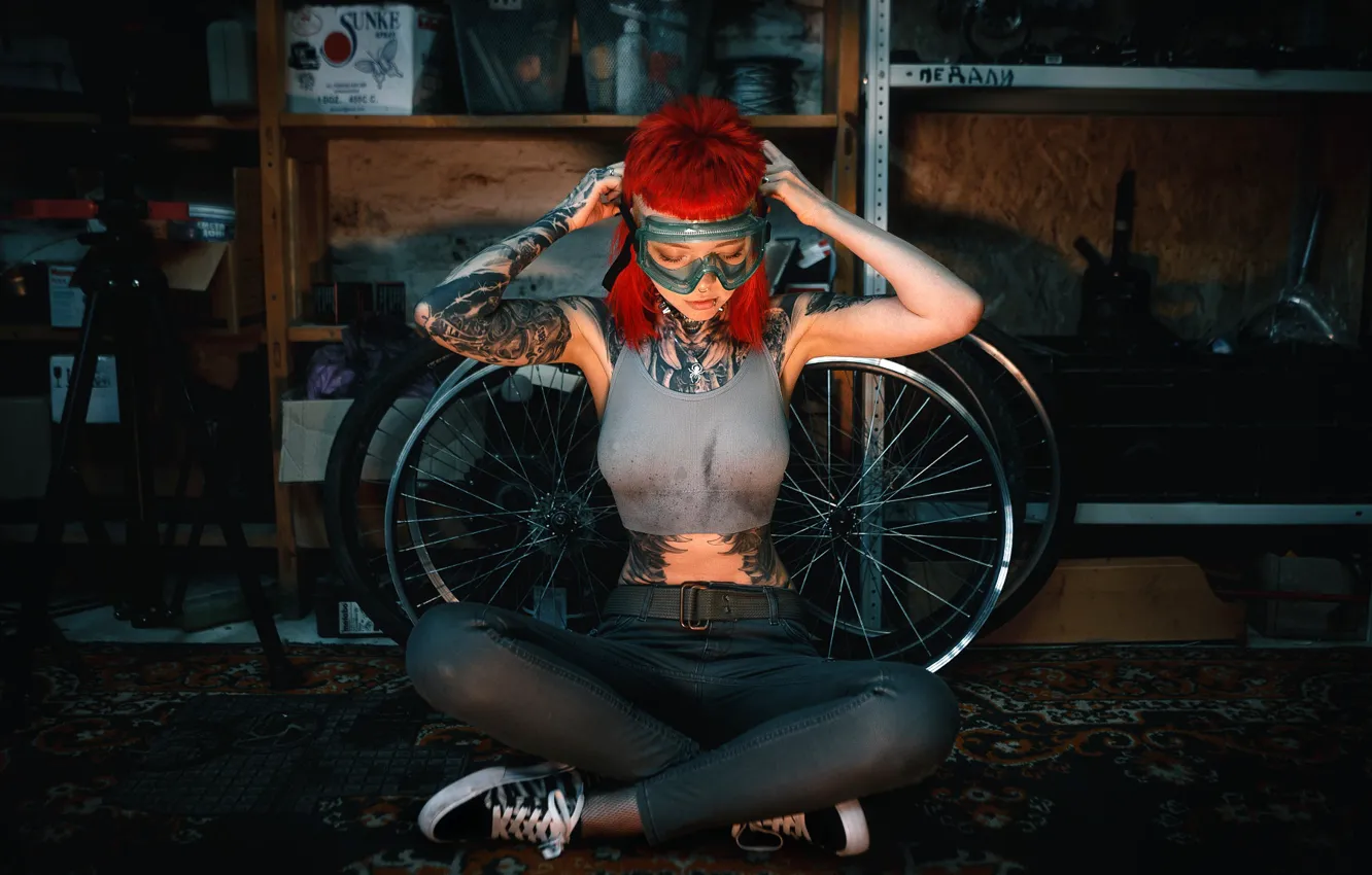 Photo wallpaper pose, model, sneakers, jeans, makeup, Mike, figure, tattoo