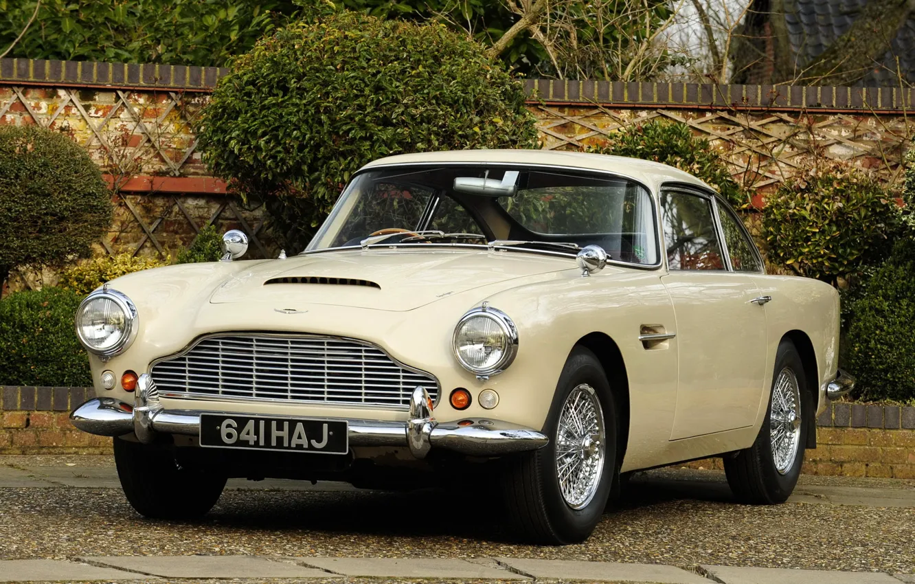 Photo wallpaper retro, street, coupe, yard, aston martin