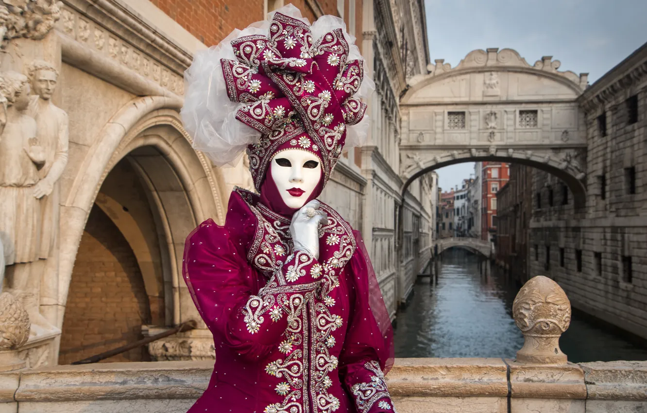 Photo wallpaper Italy, costume, Venice, carnival, 2015, the bridge of sighs