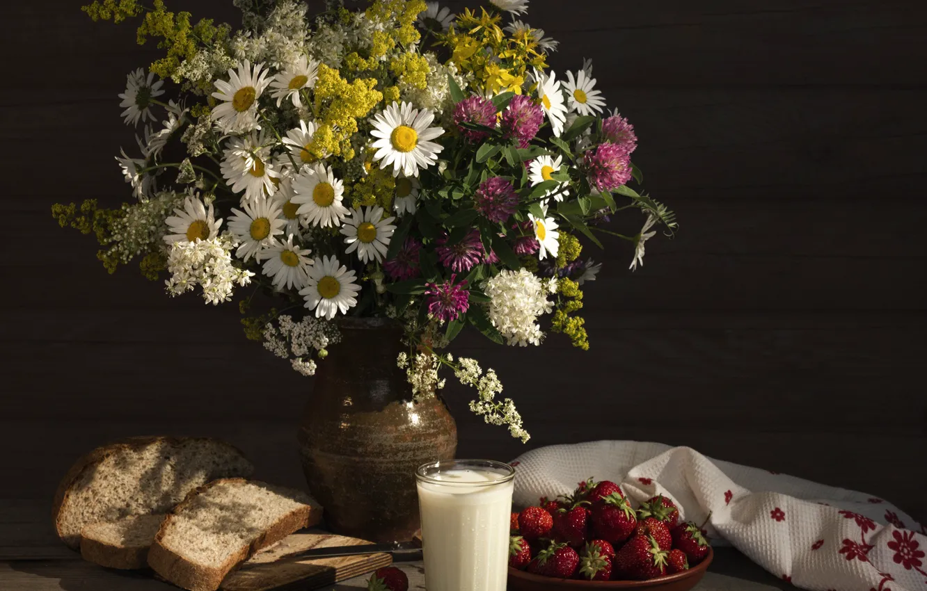 Photo wallpaper chamomile, bouquet, milk, strawberry, bread
