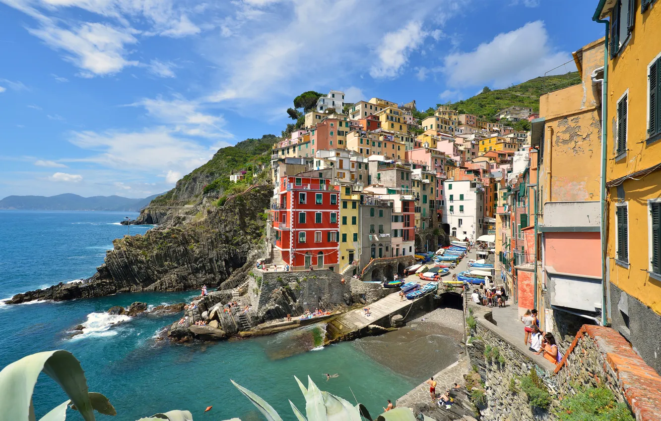 Photo wallpaper the sky, rocks, home, Bay, boats, Italy, Riomaggiore, Cinque Terre