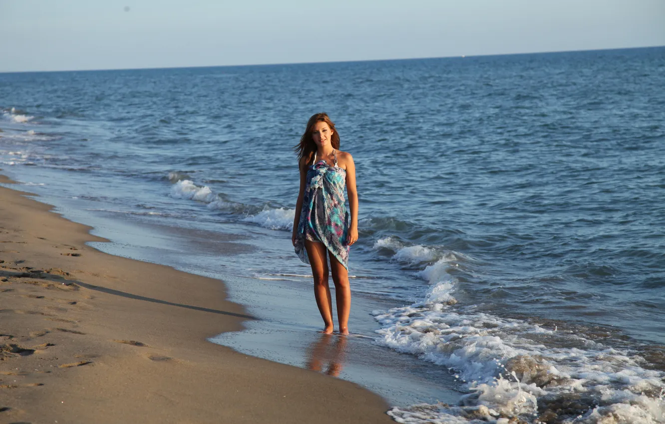 Photo wallpaper ocean, model, Anna Tatu, looking at camera, On the beach