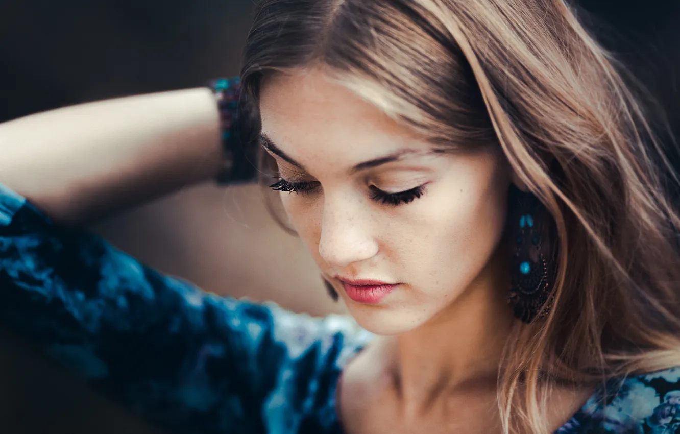 Photo wallpaper girl, face, background, hair, lips