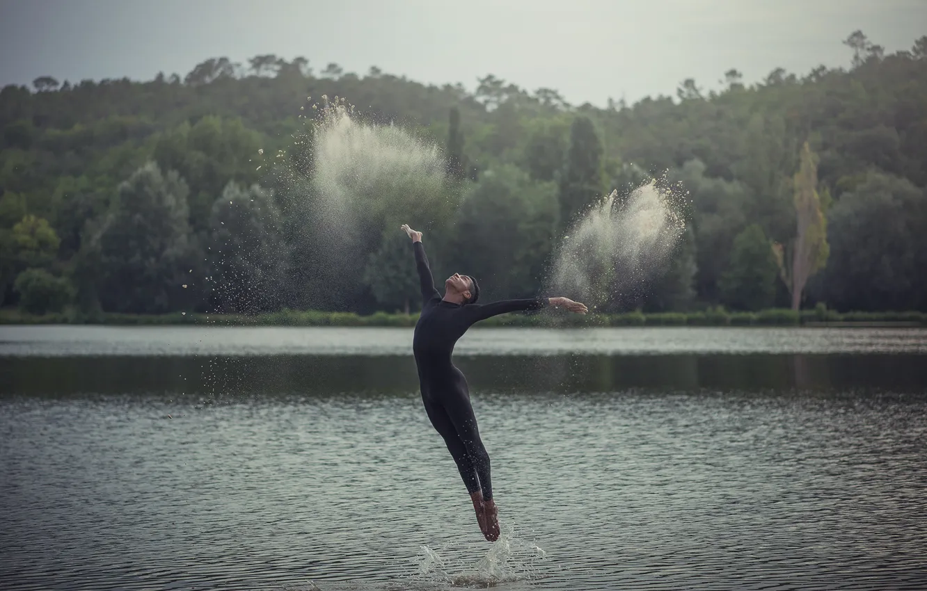 Photo wallpaper water, jump, tights, Clévy Bamanissa
