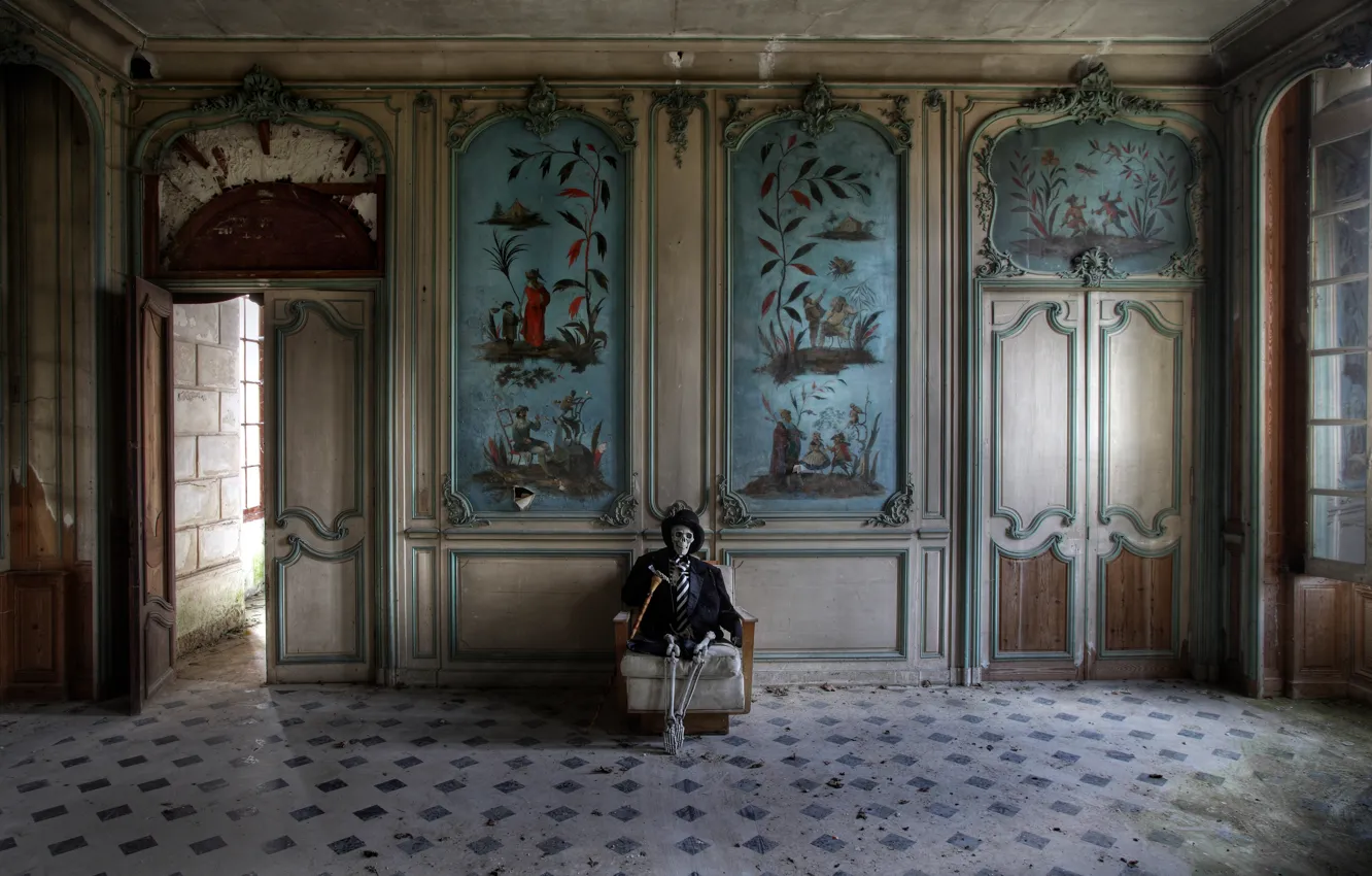 Photo wallpaper skeleton, hall, visitors
