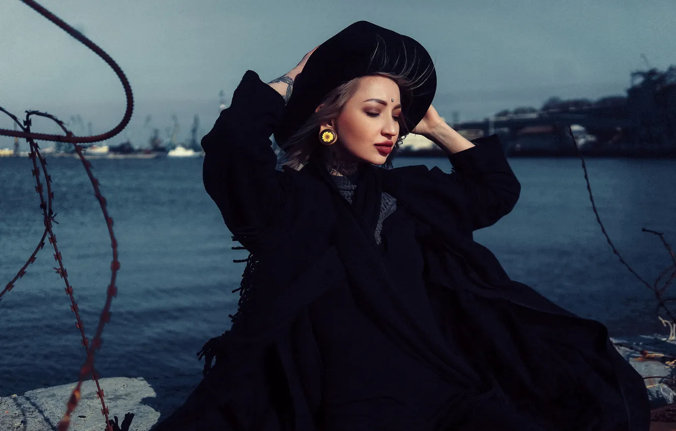 Photo wallpaper girl, hat, pond, black coat