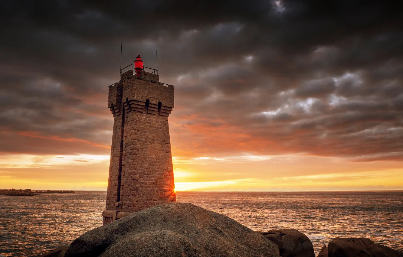 Photo wallpaper France, Brittany, Mean Ruz Lighthouse