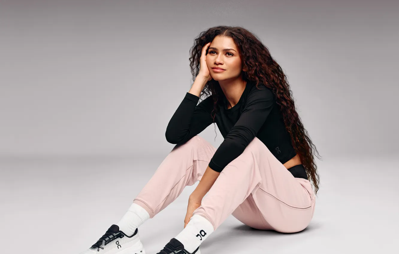 Photo wallpaper pose, makeup, figure, actress, singer, hair, model, dancer