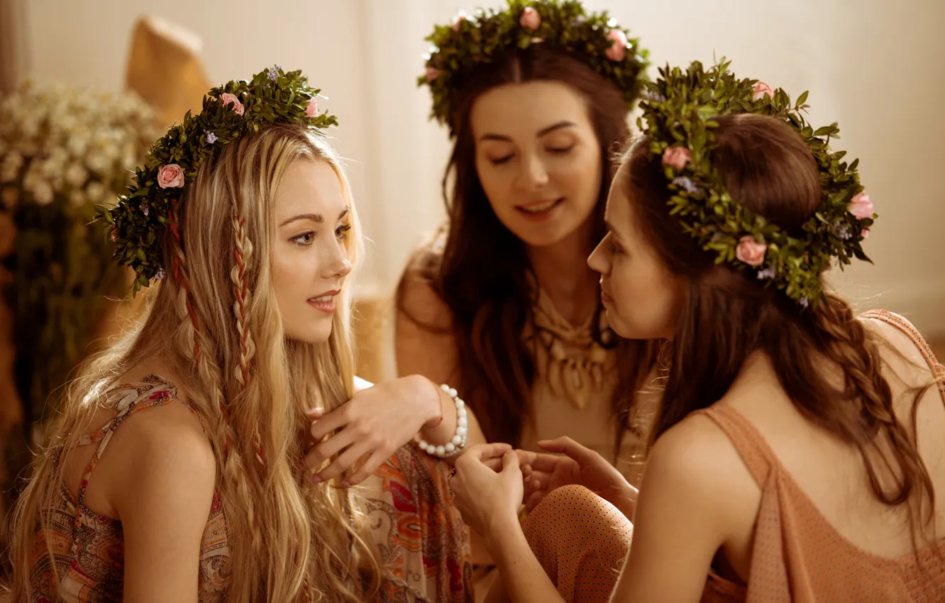 Photo wallpaper girl, mood, dress, hairstyle, blonde, three, brown hair, wreath