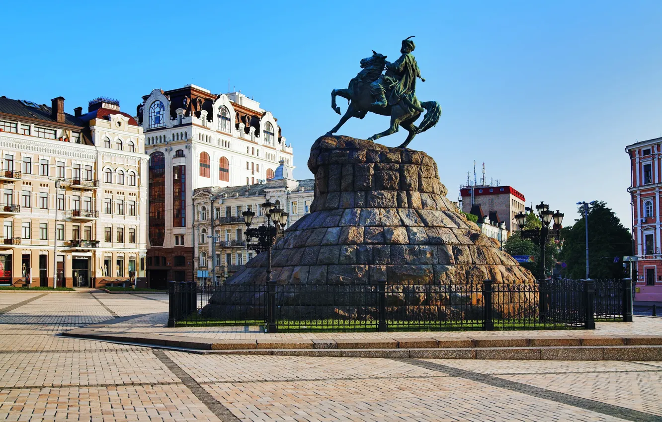 Photo wallpaper the city, photo, home, monument, Ukraine, Kiev, Bohdan Khmelnytsky