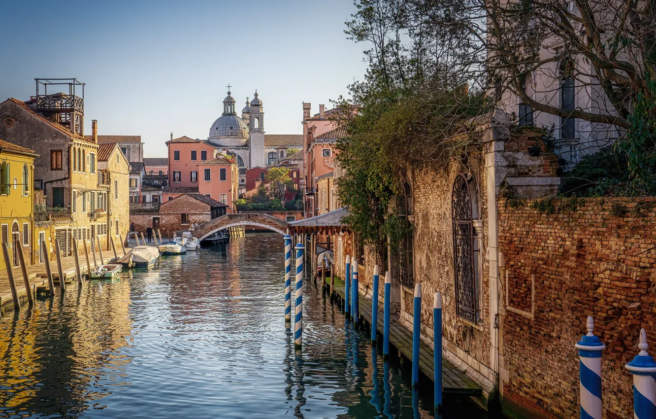 Photo wallpaper the city, street, home, boats, Italy, Venice, channel, the bridge