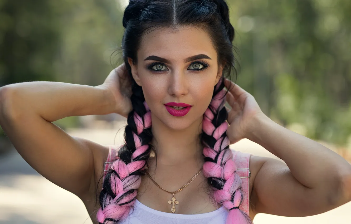 Photo wallpaper look, close-up, pose, model, portrait, hands, makeup, brunette