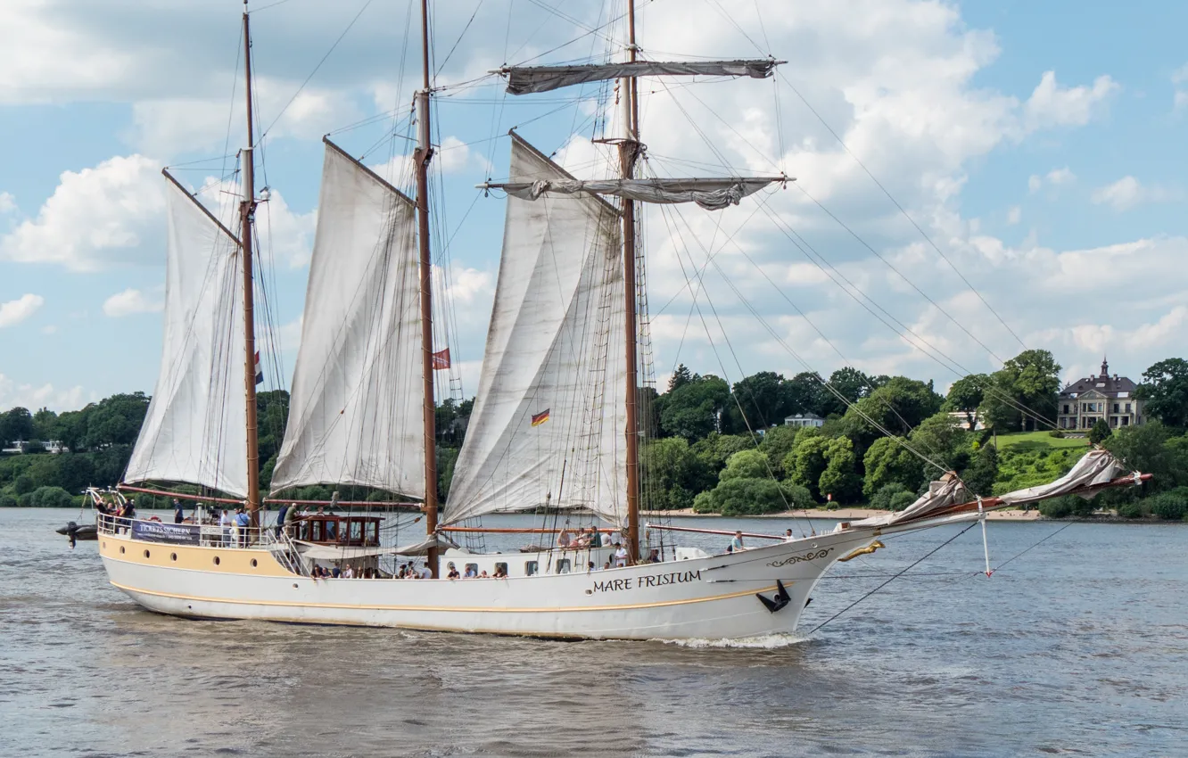 Photo wallpaper coast, ship, sailboat, Germany, Passengers, sail, Elba, Hamburg