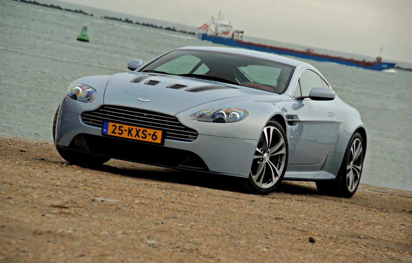 Photo wallpaper aston martin, vantage, sea, v12