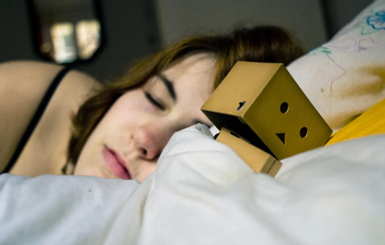 Photo wallpaper girl, box, bed, sleep, pillow, blanket, danbo