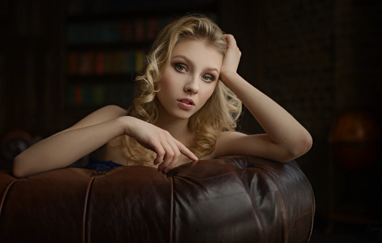 Photo wallpaper look, girl, photo, sofa, model, hair, blonde, photographer
