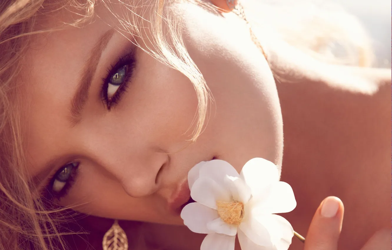 Photo wallpaper white, eyes, girl, flowers, earrings, beautiful, sunlight, finger