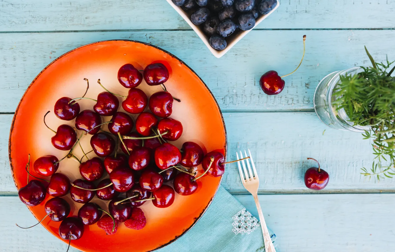 Photo wallpaper cherry, blueberries, plate, wood
