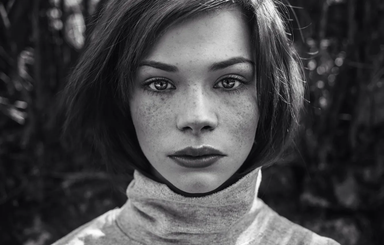 Photo wallpaper girl, freckles, black and white photo, Agata Serge