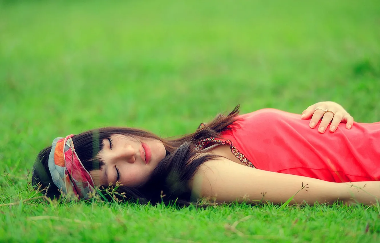 Photo wallpaper grass, leaves, girl, background, situation, stay, Wallpaper, brunette