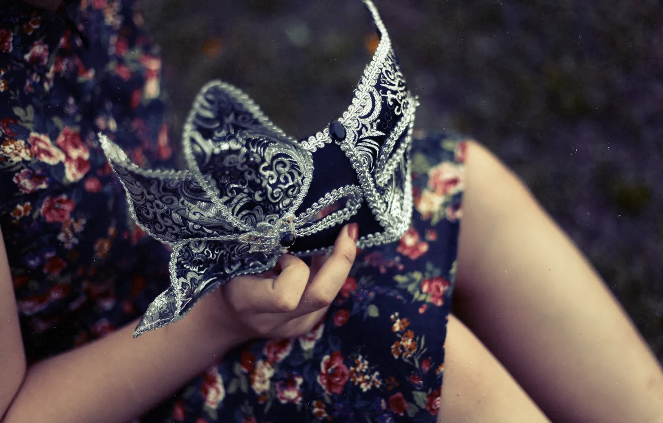 Photo wallpaper hands, mask, manicure