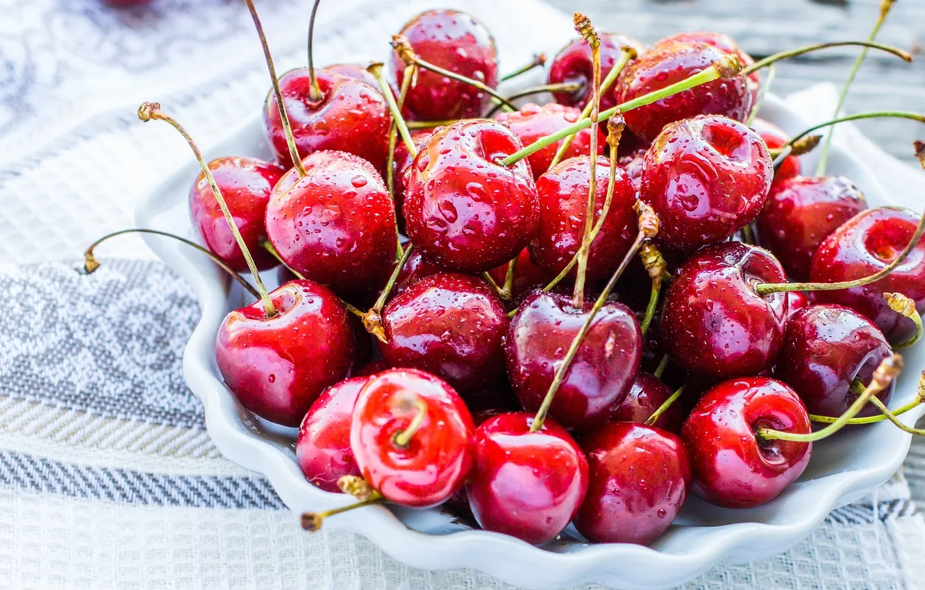 Photo wallpaper drops, red, cherry, berries