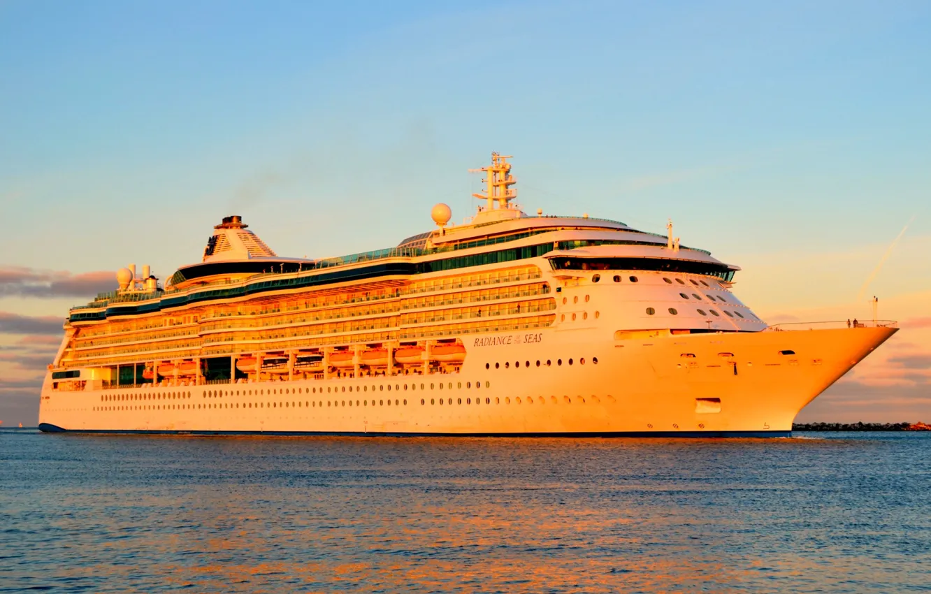 Photo wallpaper liner, dawn, cruise