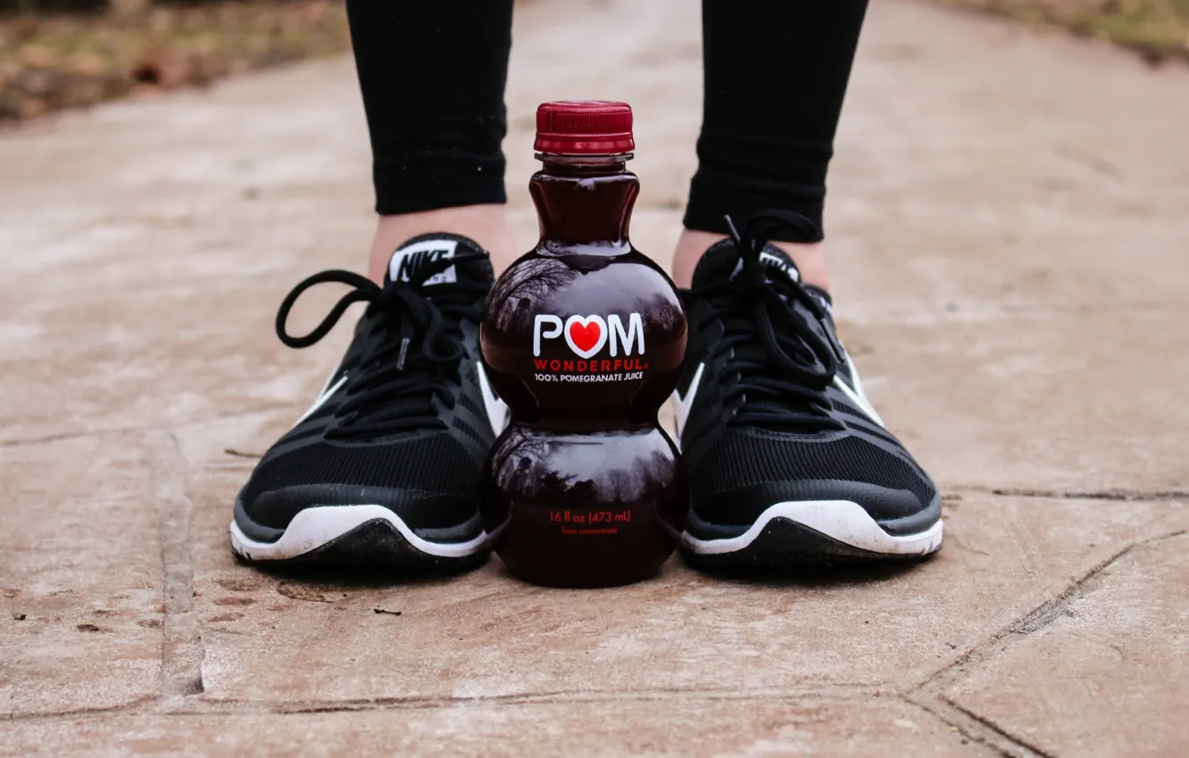 Photo wallpaper feet, slippers, sports drink