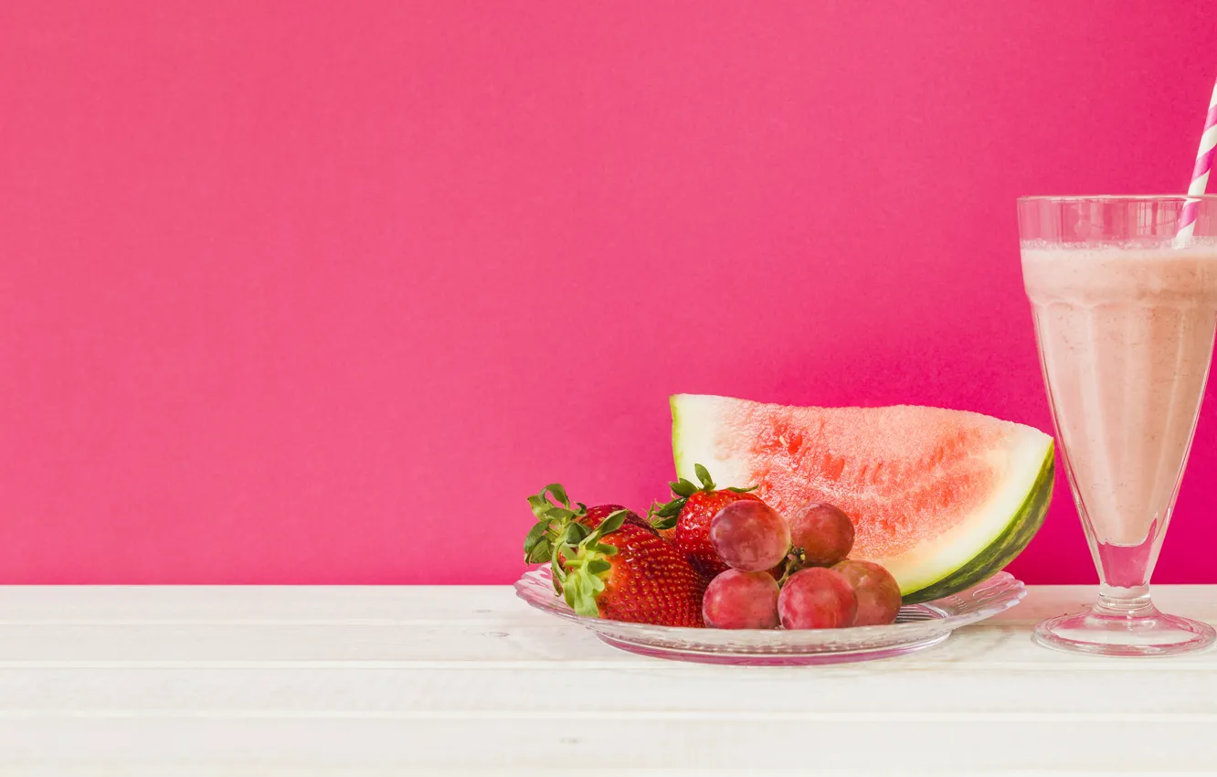 Photo wallpaper watermelon, grapes, cocktail, pink background, Klubnika, smoothies
