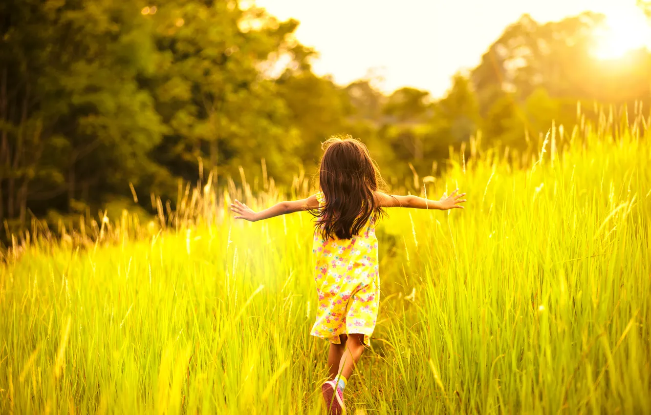 Photo wallpaper summer, grass, light, heat, mood, child, girl, runs