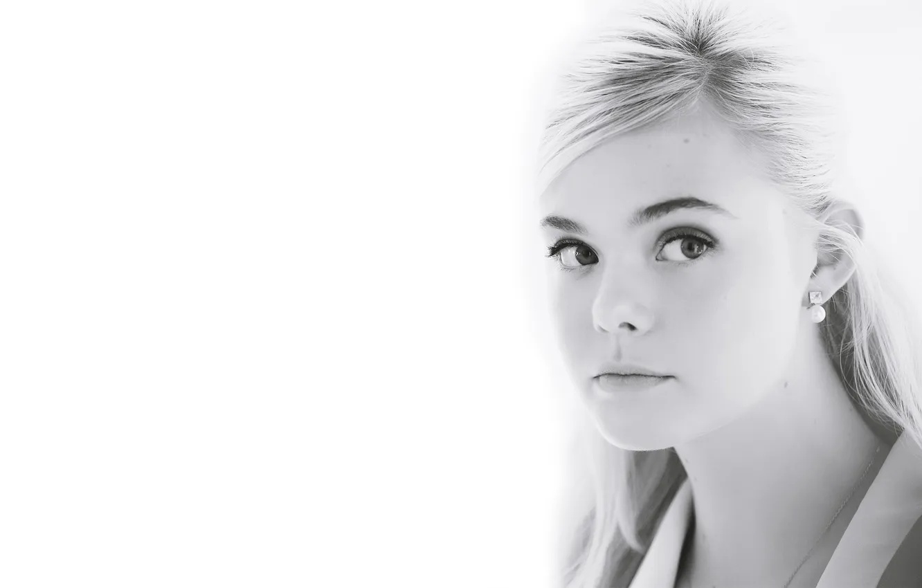 Photo wallpaper photoshoot, Elle Fanning, the brand"J. Estina"