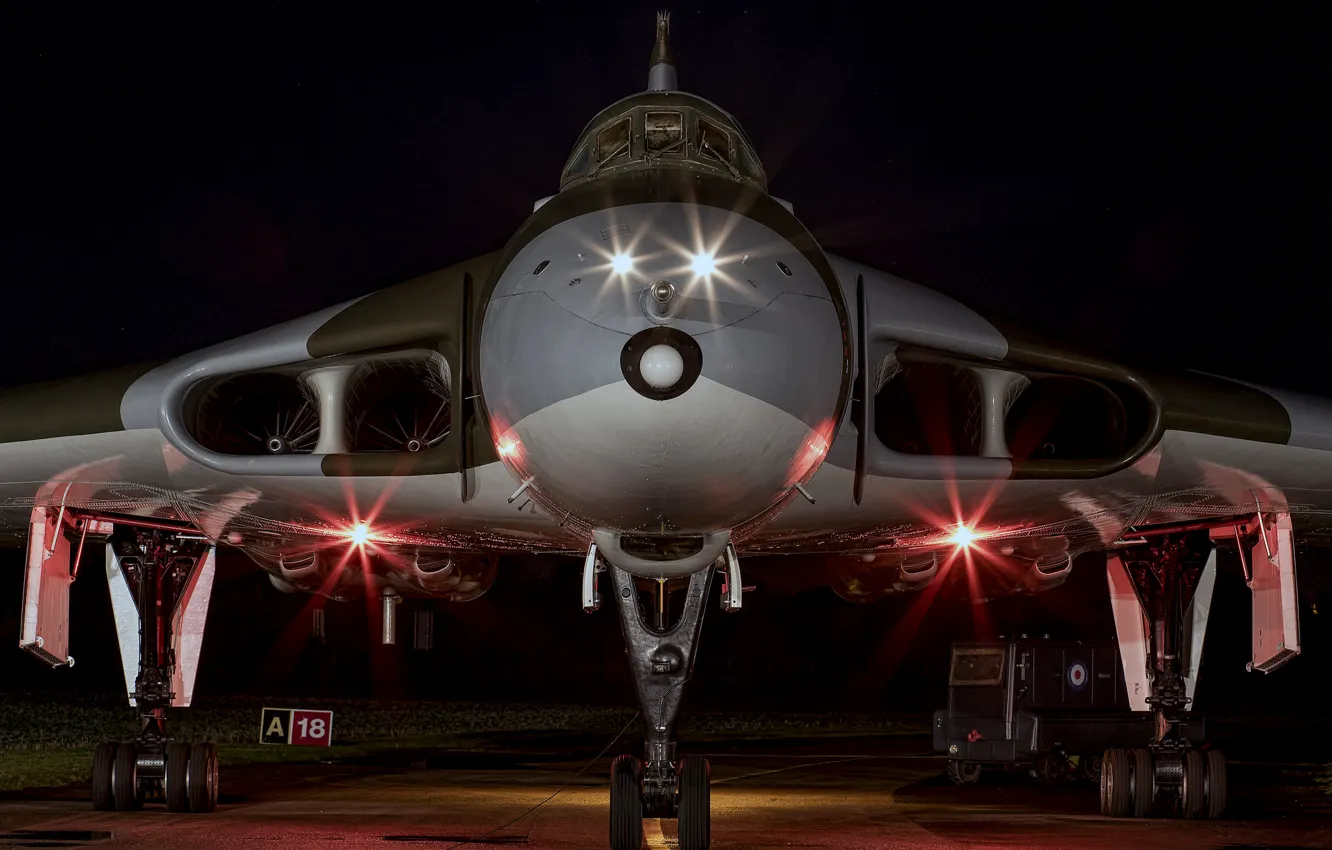 Photo wallpaper lights, bomber, the airfield, strategic, Avro Vulcan, "Volcano"