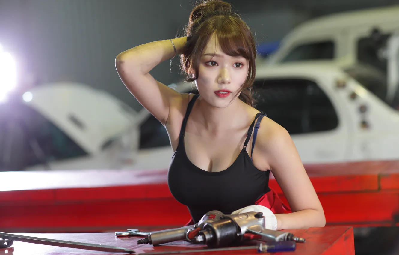 Photo wallpaper Mike, tool, Asian, garage